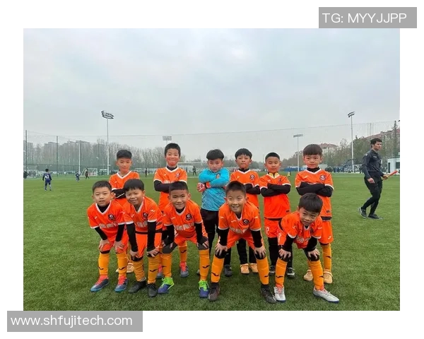 青涩足球明星的成长之路与青春瞬间的精彩回顾